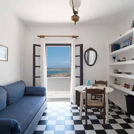 Casa vacanze Seafront For 4 Ppl In Naousa Paro
